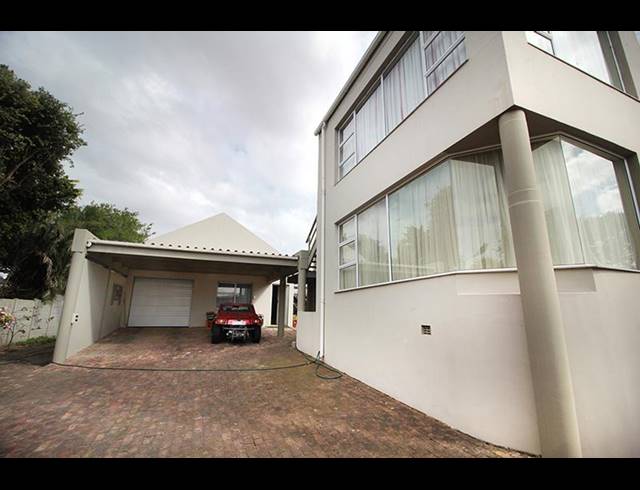 4 BEDROOM HOUSE FOR SALE IN HARTENBOS HEUWELS